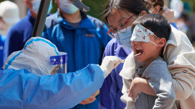 Shanghái confirma otros siete muertos y cerca de 19.000 casos de coronavirus durante el último día