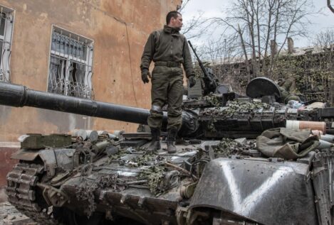 Polonia entrega otros más de 200 tanques de fabricación soviética a Ucrania