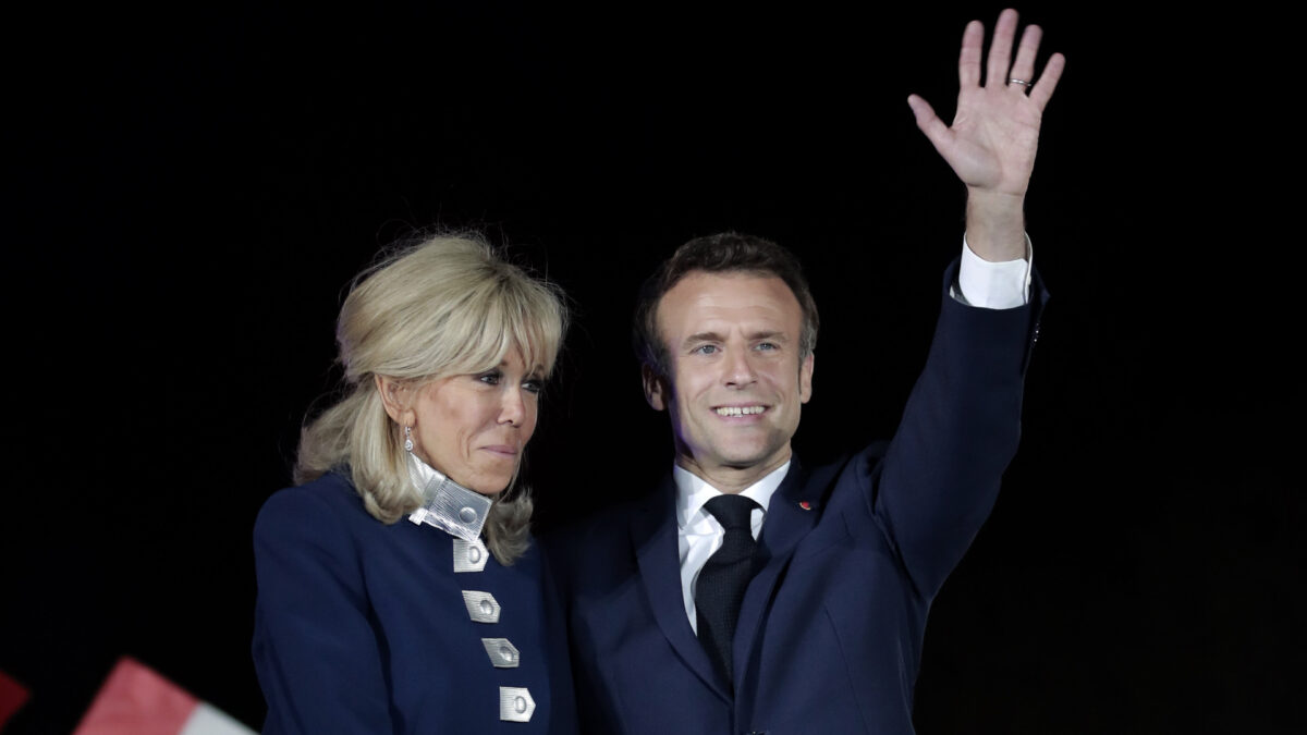 La polémica historia de amor de Emmanuel Macron y su esposa, Brigitte