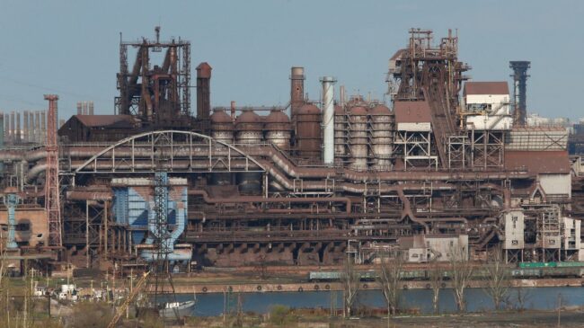 Ucrania propone a Rusia reunirse en la metalúrgica Azovstal para negociar un alto el fuego