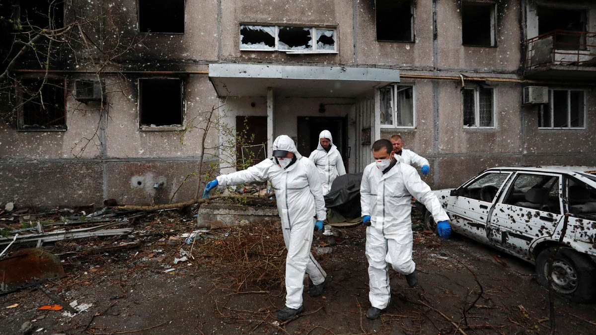 El equipo que Justicia enviará a Ucrania: 29 forenses y 10 especialistas en autopsias