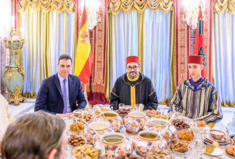 ¿Provocación o error? Marruecos pone el escudo boca abajo en la cena con Sánchez
