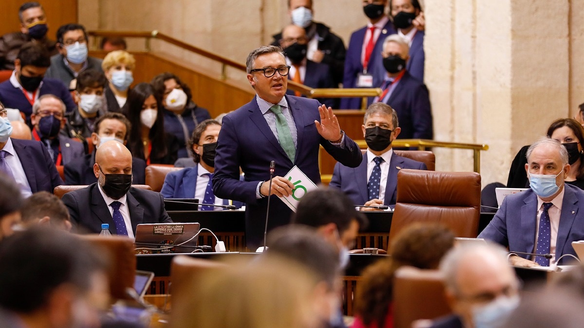 Vox saca la artillería pesada en Andalucía ante la inminente convocatoria de elecciones