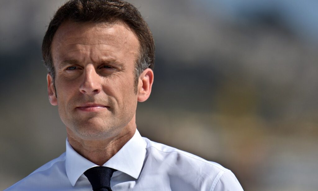 Emmanuel Macron se postula como el candidato vencedor en la segunda vuelta de los comicios presidenciales.