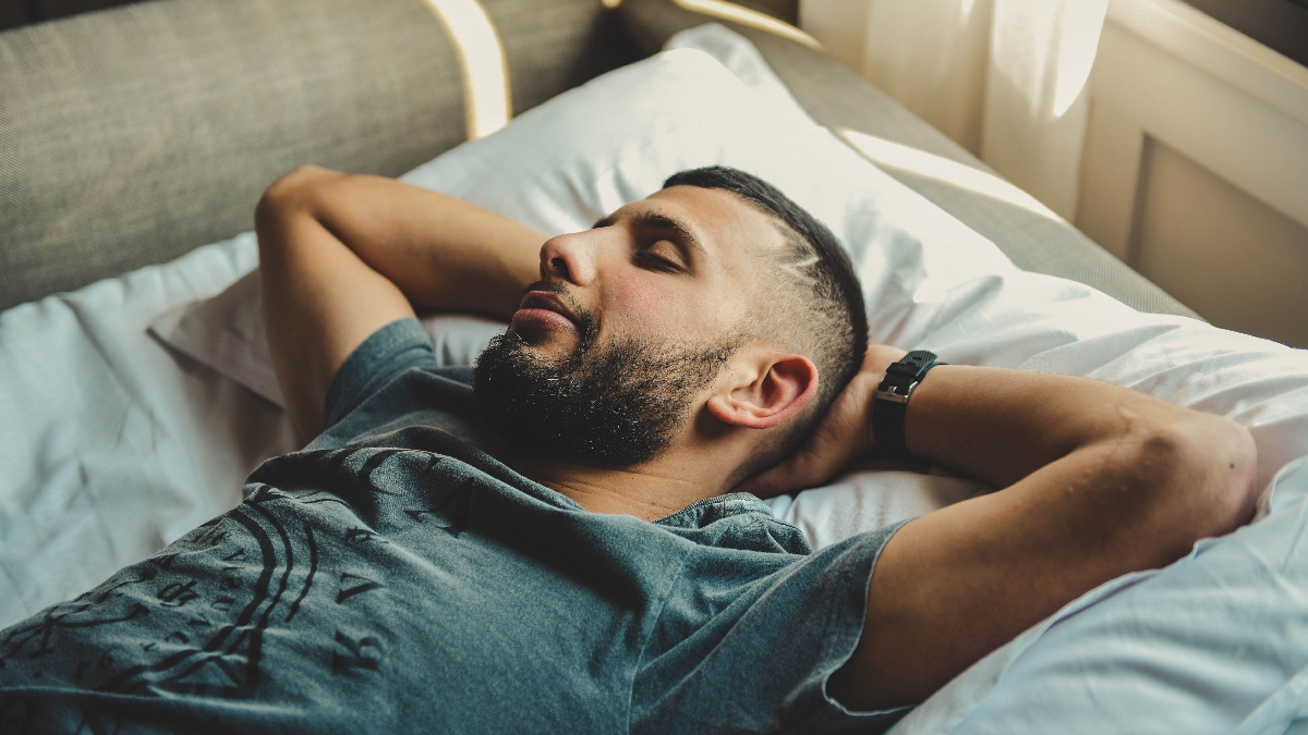 hablar dormido sueños parasomnia descanso cama sonambulismo pesadillas