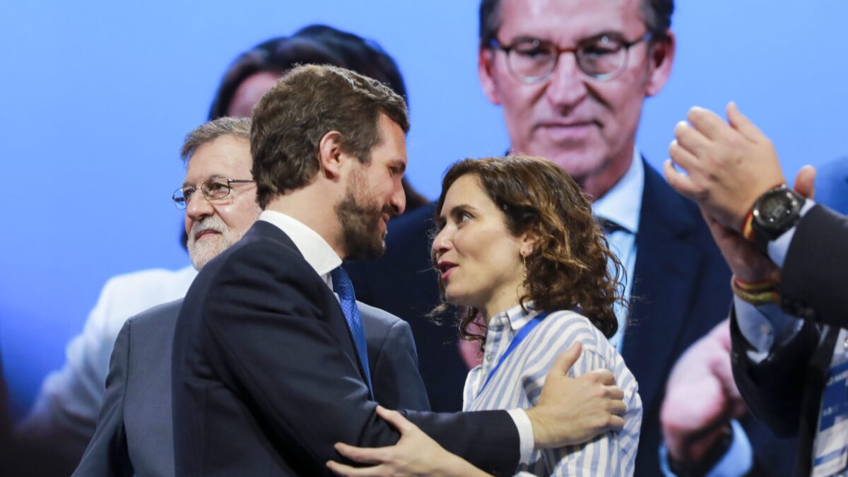 (VÍDEO) La resaca del congreso del PP: esta fue la imagen más comentada con Casado y Ayuso como protagonistas
