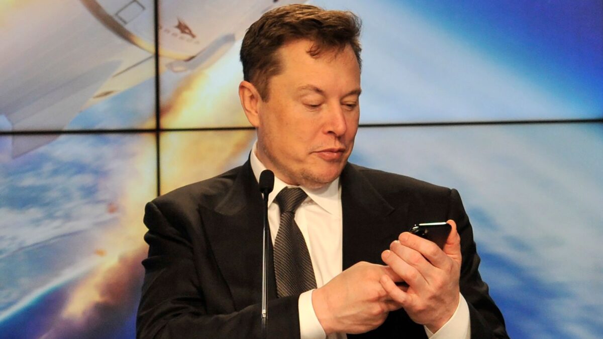 Primera reacción de Elon Musk tras comprar Twitter: el mensaje ya supera los dos millones de ‘likes’