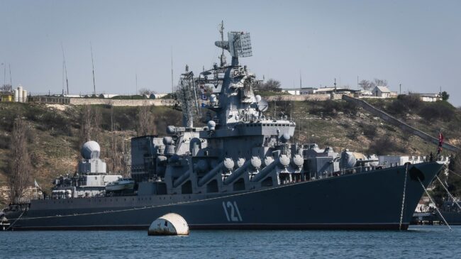 Rusia confirma el hundimiento del 'Moskva', su buque insignia en el Mar Negro, por una "detonación de municiones"