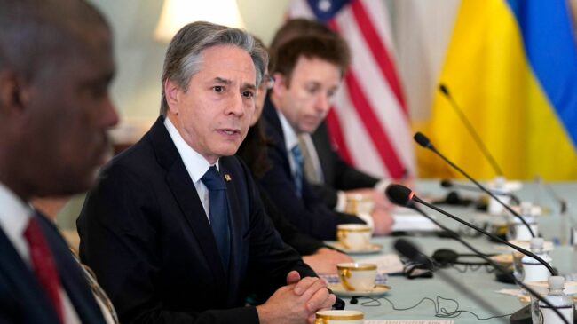 EE.UU. reanuda sus operaciones diplomáticas en Kiev tras la visita de Blinken