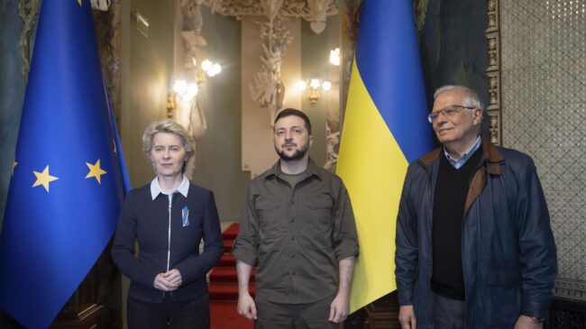 Von der Leyen y Borrell prometen a Zelenski en Kiev que acelerarán el examen sobre la candidatura ucraniana a la UE