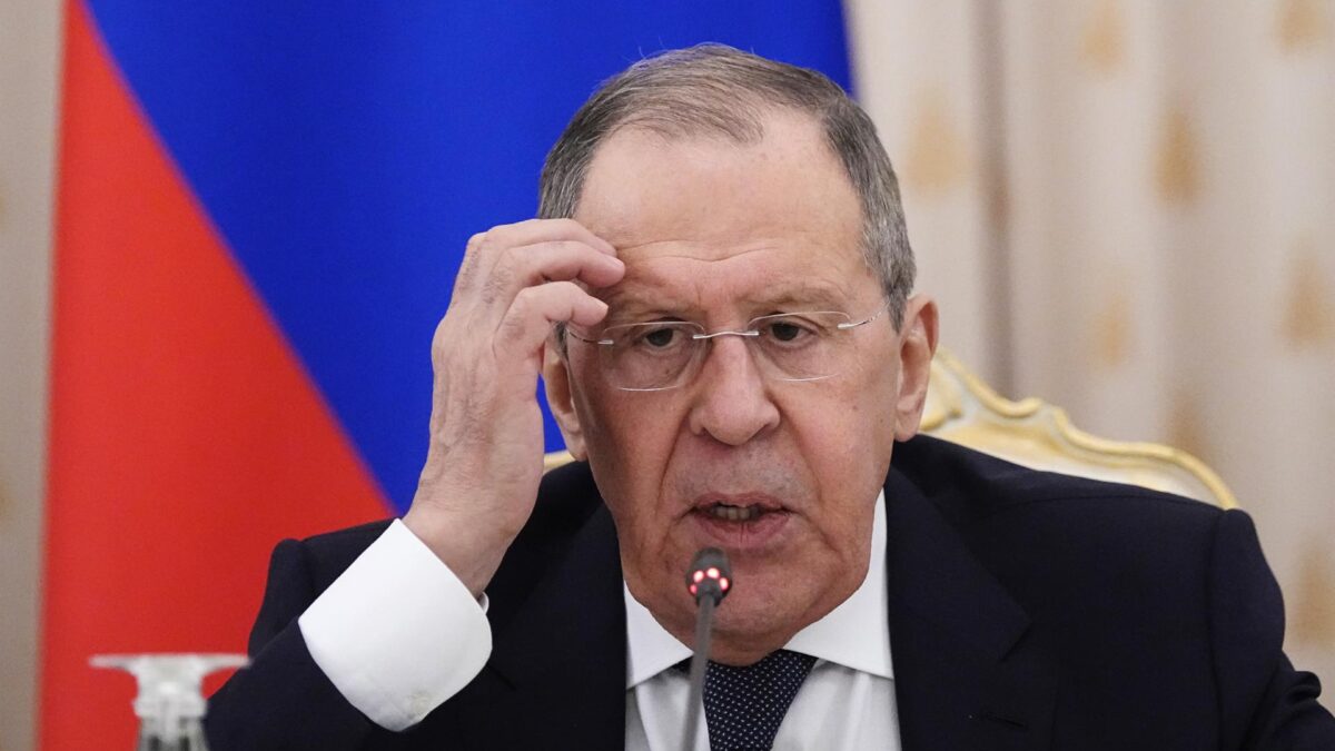 Lavrov acusa a Ucrania de emplear la masacre de Bucha para torpedear las negociaciones con Rusia