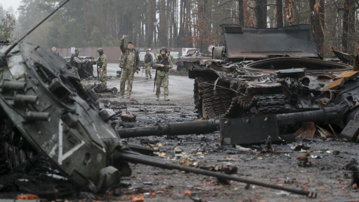 Rusia estaría reagrupando a sus tropas para atacar el este de Ucrania, según Kiev