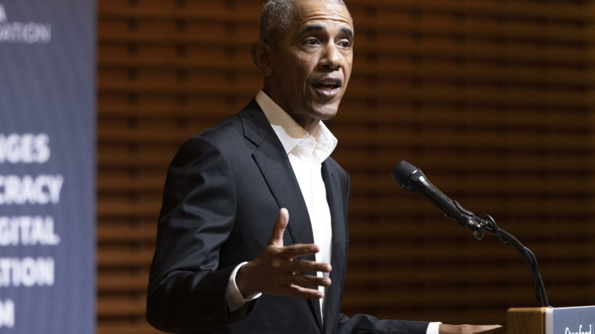 Obama pide más control en las redes sociales: «Hay gente muriendo por la desinformación»