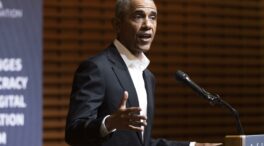 Obama pide más control en las redes sociales: "Hay gente muriendo por la desinformación"