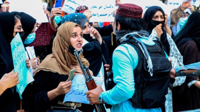 Los talibanes y el goteo de prohibiciones a las afganas: "El único régimen que niega la educación a las niñas"
