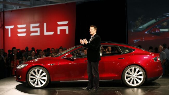 Tesla despide a 200 trabajadores tras anunciar que reducirá su plantilla