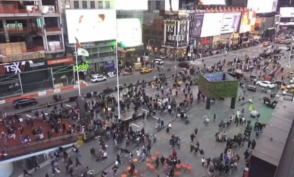 (VÍDEO) Caos y confusión por una fuerte explosión en Times Square, Nueva York