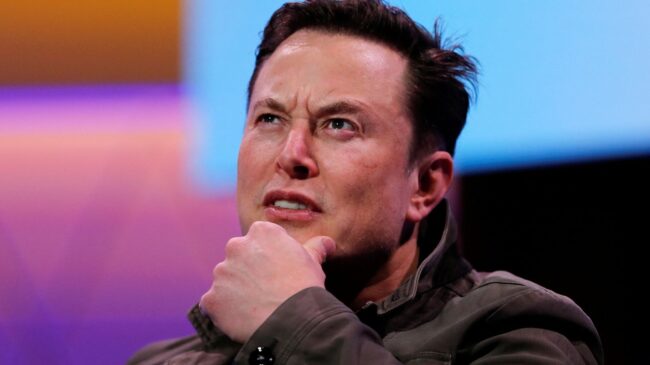 Elon Musk sugiere que Tesla se dedicará a extraer litio si no baja su coste