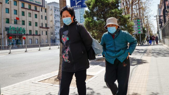 Dudas con la pandemia en China: crisis en Hong Kong y Shanghái frente a las dos muertes oficiales en más de un año