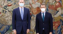 Feijóo transmite a Felipe VI su "perplejidad" por el giro con el Sáhara y le informa de que propondrá una rebaja fiscal a Sánchez
