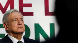 El partido de López Obrador lanza una campaña de señalamiento público a diputados opositores: "Son traidores"