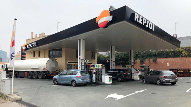 Unas 200 gasolineras cierran por no poder sufragar el descuento que impone el Gobierno