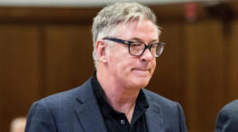 (VÍDEO) Así fue el momento en el que Alec Baldwin se enteró de la muerte de la directora de fotografía de "Rust"