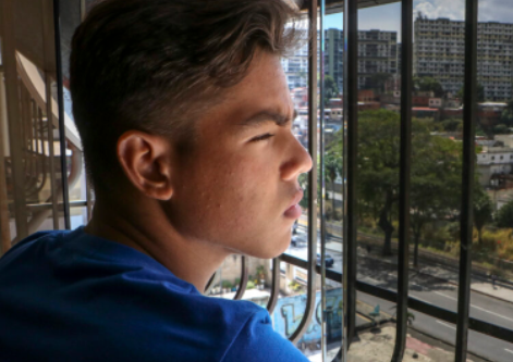 Luis Méndez, el violinista que toca mientras espera un trasplante de riñón