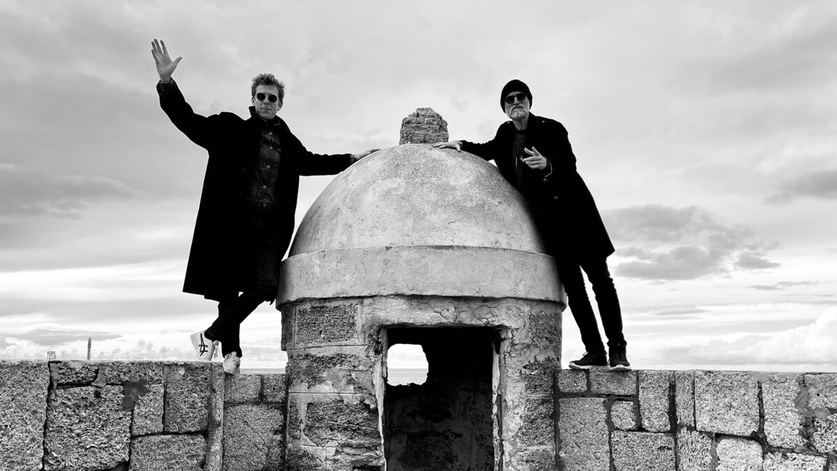‘Dos hombres que caminan’: literatura,  amistad y teatro a cuatro kilómetros por hora 