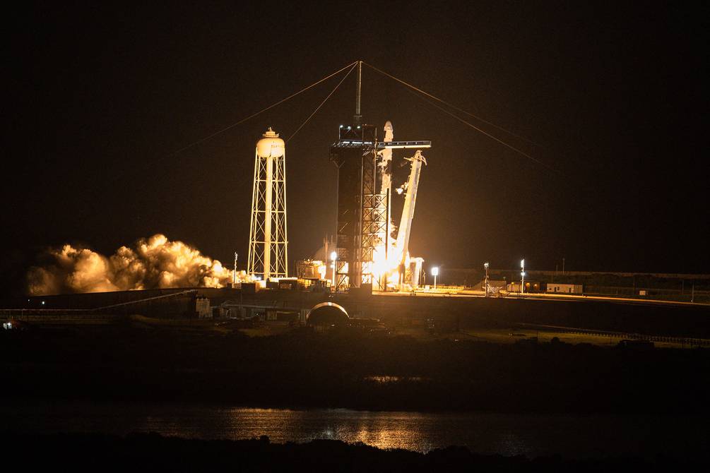 (VÍDEO) SpaceX lanza un cohete que transporta 53 satélites Starlink al espacio