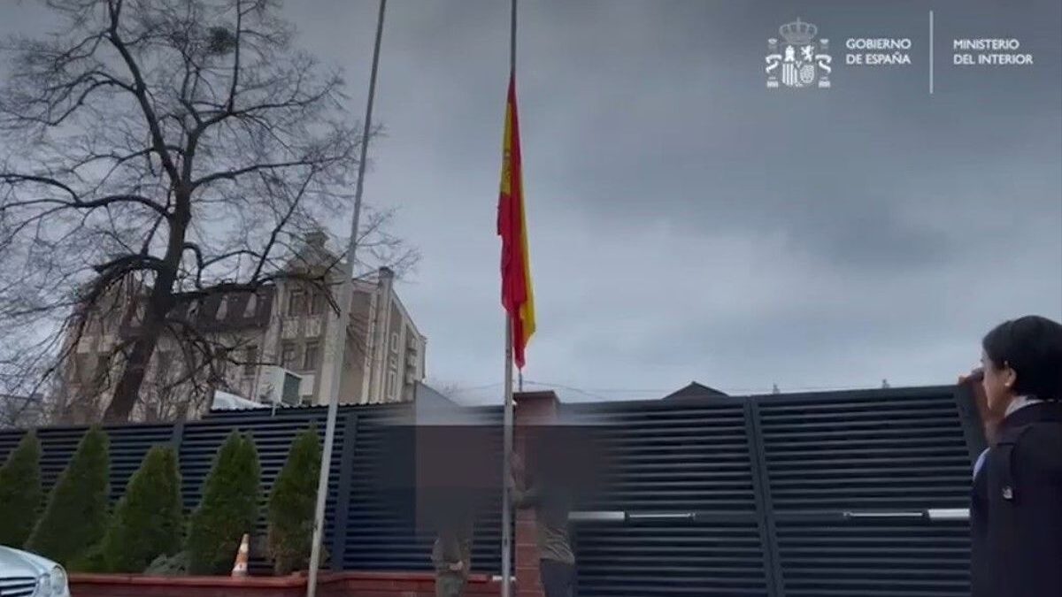 La embajada de España en Kiev reabre sus puertas después de estar casi dos meses cerrada