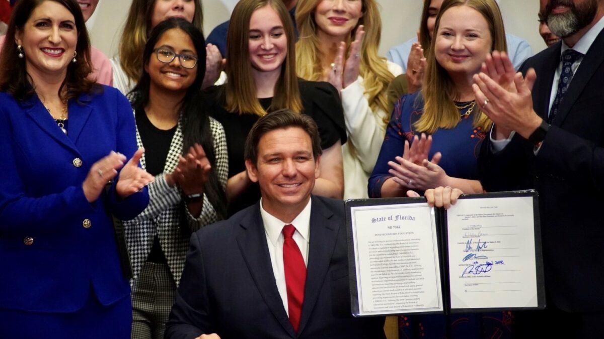 Florida veta libros de matemáticas de contenido racial y ‘socioemocional’: «Educaremos a nuestros niños, no los adoctrinaremos»