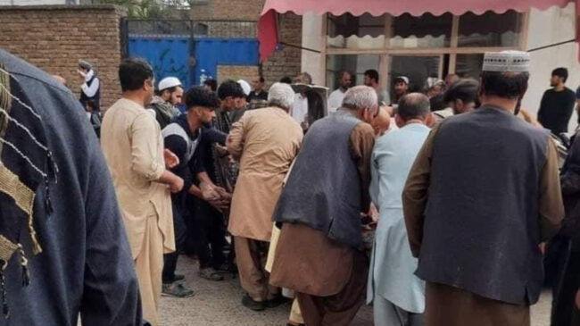Al menos 10 muertos y 71 heridos por un atentado suicida en una mezquita de Kabul