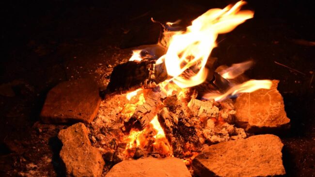 Los pueblos prehistóricos creaban arte a la luz del fuego