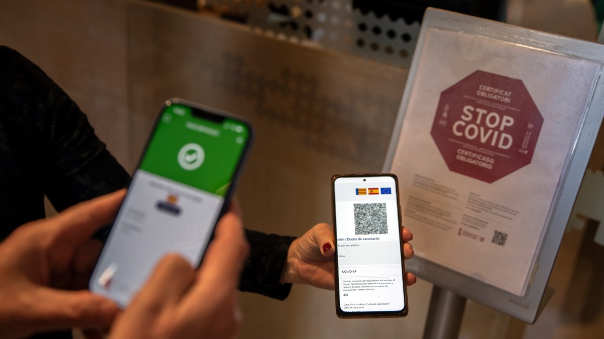 ¿Cuánto tiempo seguirá vigente el pasaporte covid? ¿Cuántas vacunas habrá que ponerse?