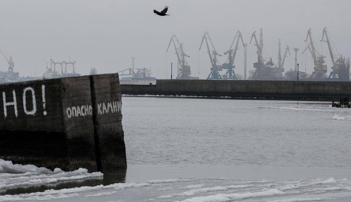 Las milicias prorrusas habrían tomado el puerto de Mariúpol, según su líder