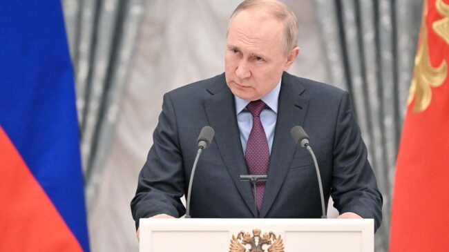 Putin dice que sus tropas seguirán "ayudando" en el Donbás y que el choque con las fuerzas 'antirrusas' era "inevitable"