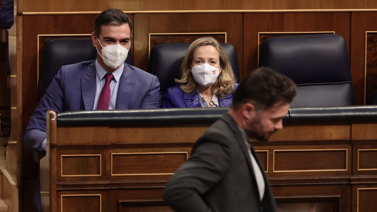 Sánchez baraja cesar a la directora del CNI para contentar a ERC y salvar la legislatura
