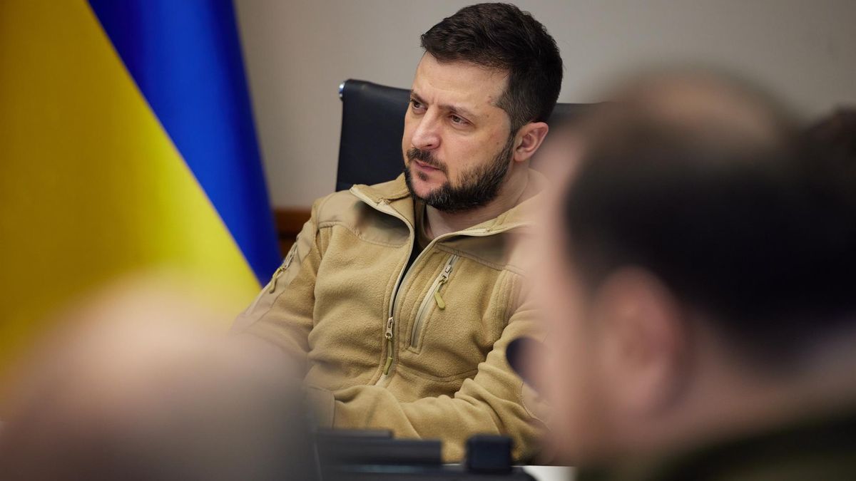 Zelenski acusa a Rusia de querer deshabitar el Donbás y destruirlo como ha hecho con Mariúpol