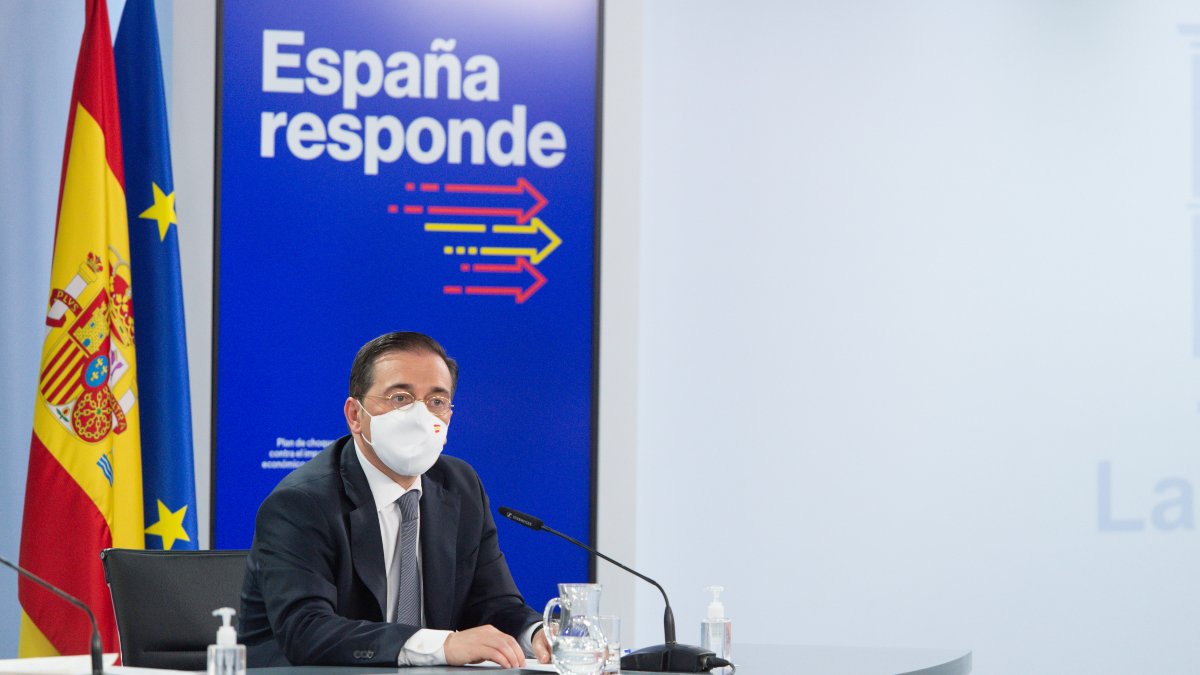 Albares prepara un viaje a Canarias para explicar el  viraje sobre el Sáhara