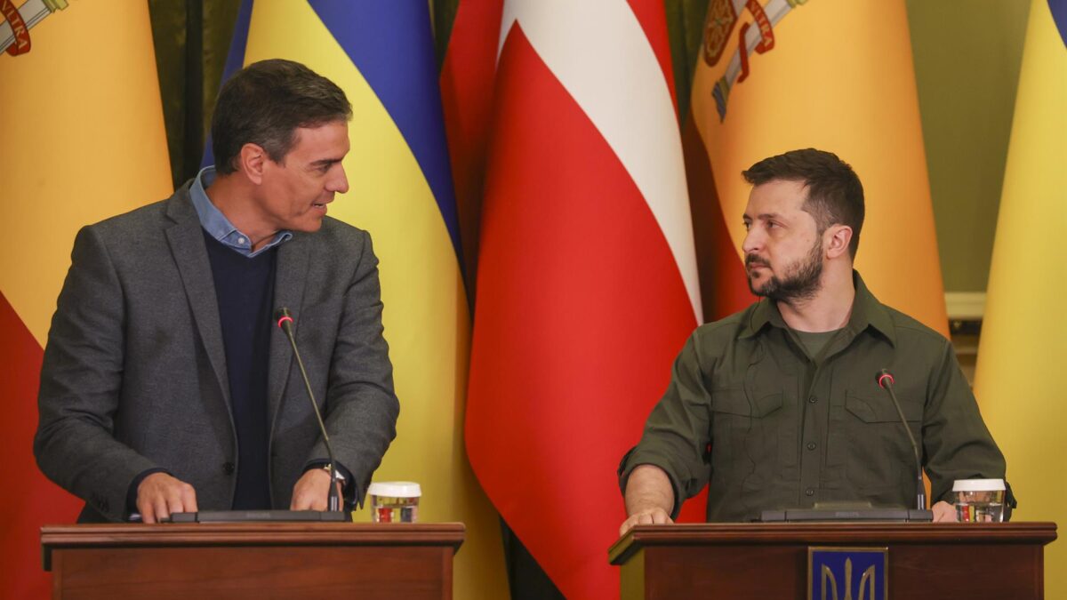 Sánchez se reúne con Zelenski en Kiev y anuncia el envío de armamento a Ucrania con el buque «Ysabel»