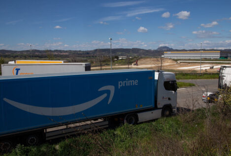 Un camión de Amazon derriba parte de un puente del siglo XVII en Palencia