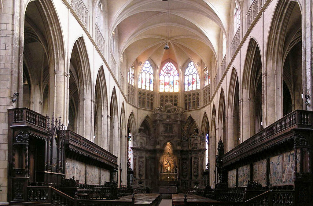 Desactivan un bomba en la catedral de Toulouse en plena misa