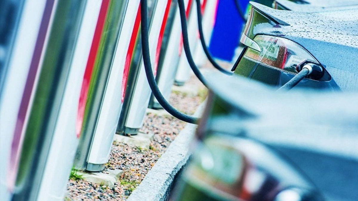 El Gobierno amplía hasta el 17 de mayo el plazo para solicitar las ayudas del Perte del coche eléctrico