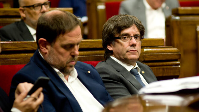 Junts y ERC buscan acercar posturas para abstenerse en la investidura de Illa