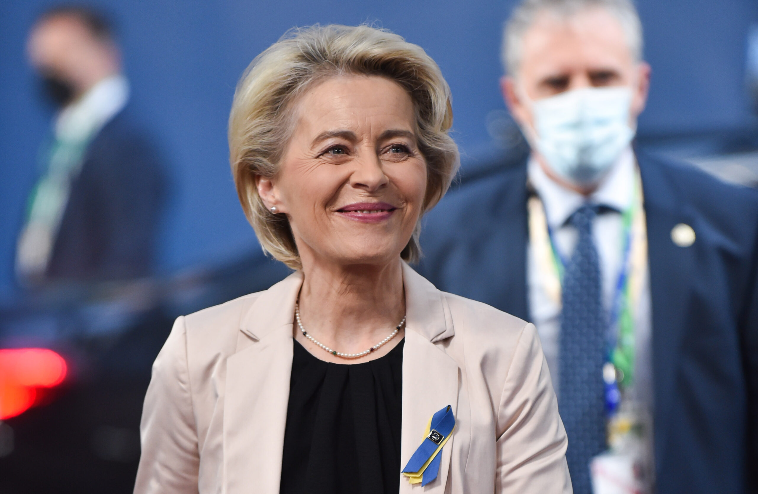 Bruselas advierte de que no se puede pagar el gas ruso en rublos