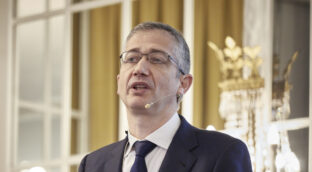 Hernández de Cos prevé que los precios sigan al alza