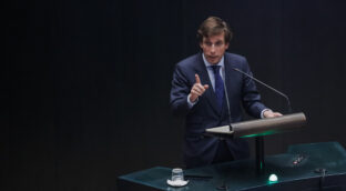 Almeida recalca que colaboran con Anticorrupción en el 'caso Ayuso'