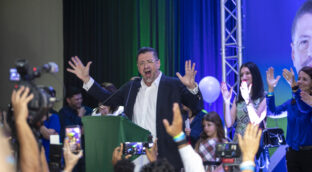 Costa Rica elige como presidente al economista Rodrigo Chaves