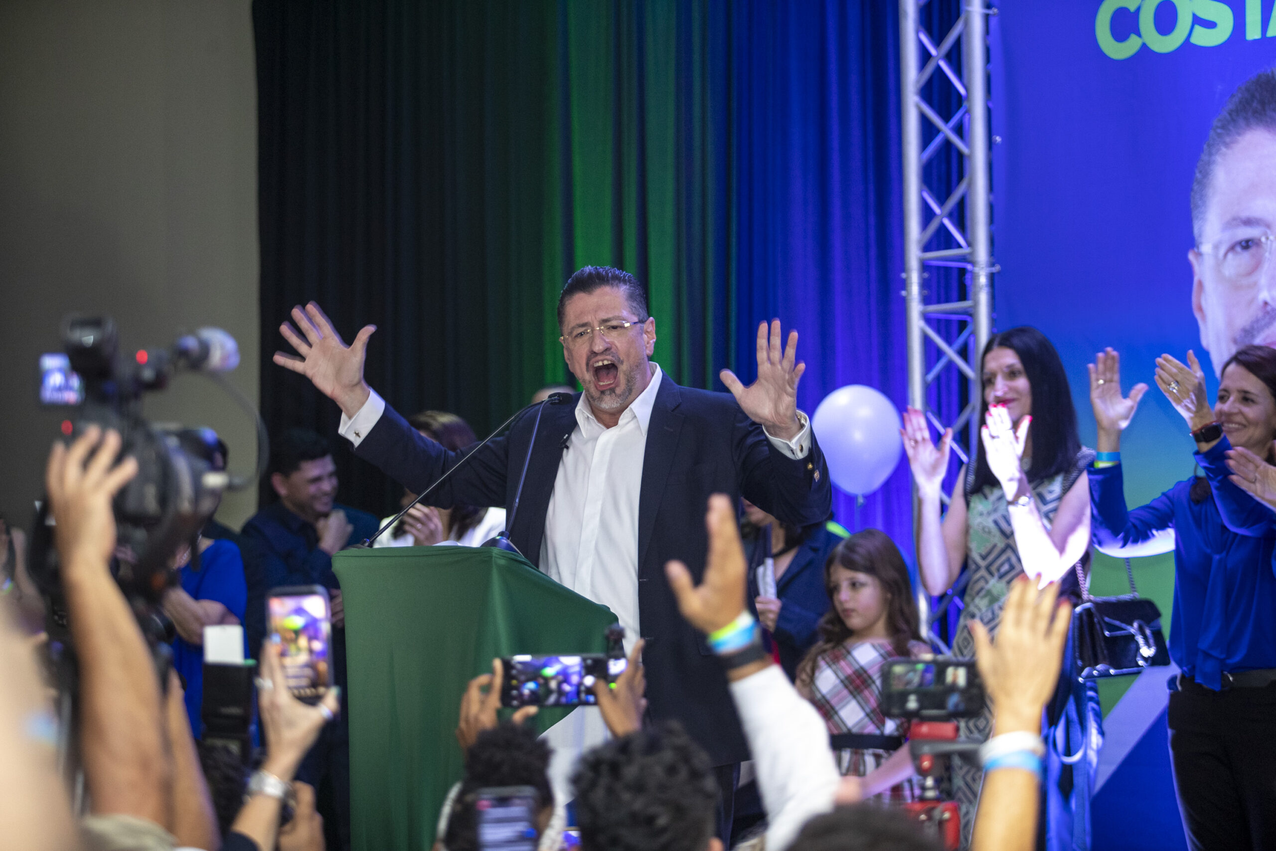 Costa Rica elige como presidente al economista Rodrigo Chaves